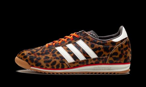 Sneaker item
